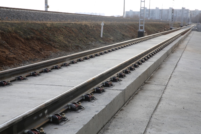 Преимущества использования специализированных бетоноукладчиков для строительства железных дорог